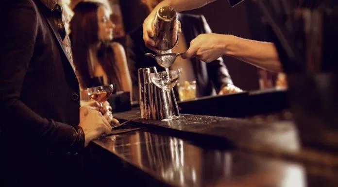 Nghề pha chế và những điều cần biết - Nên trở thành một Barista hay Bartender? Barista Bartender Bất lợi khi theo nghề pha chế Địa điểm học pha chế tốt và uy tín nhất Hà Nội Địa điểm học pha chế tốt và uy tín nhất Thành phố Hồ Chí Minh Điểm điểm học pha chế Học pha chế Kỹ năng ghi nhớ Kỹ năng tự học Lợi thế khi theo học nghề pha chế Lương nghề pha chế nghề pha chế Tìm việc làm pha chế ở đâu Trường dạy pha chế