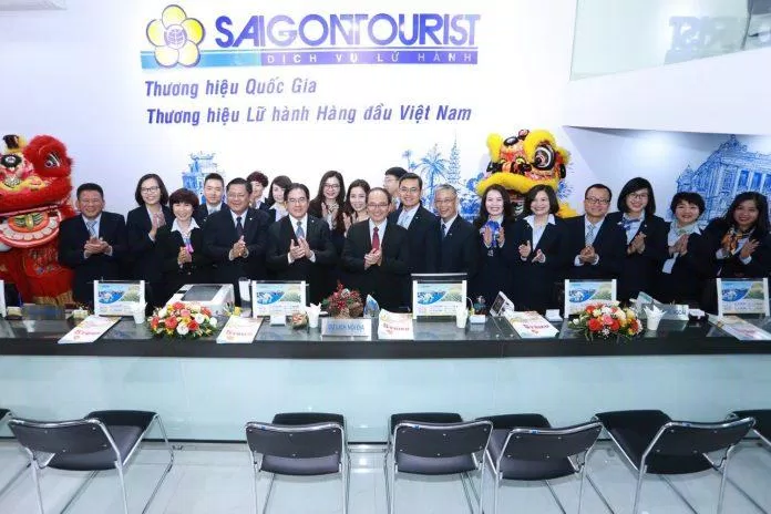 Hình ảnh các thầy cô và học viên tại Trường trung cấp Du lịch và Khách sạn Saigontourist. (Nguồn: Internet)