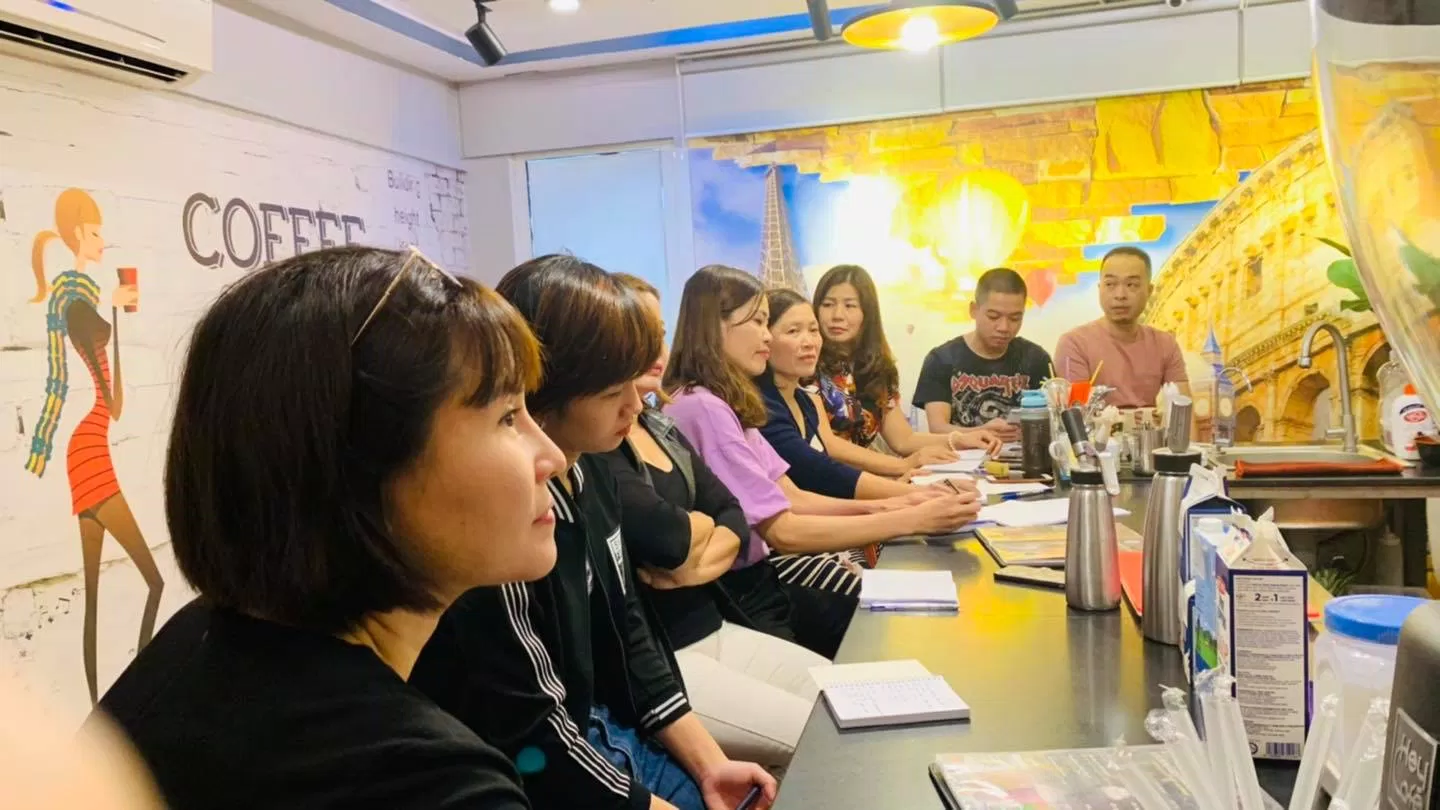 Dạy nghề pha chế Sáng Tạo Việt. (Nguồn: Internet)