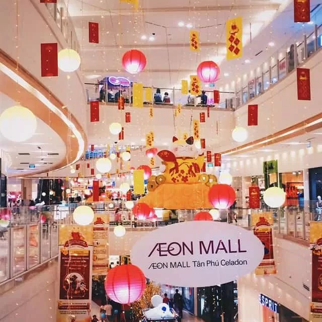 Aeon Mall được trang hoàng lộng lẫy dịp Tết. (Ảnh: internet)