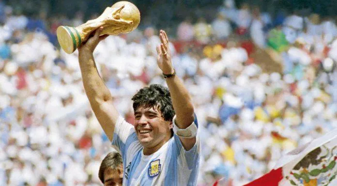 Diego Maradona - huyền thoại bóng đá nhiều tỳ vết