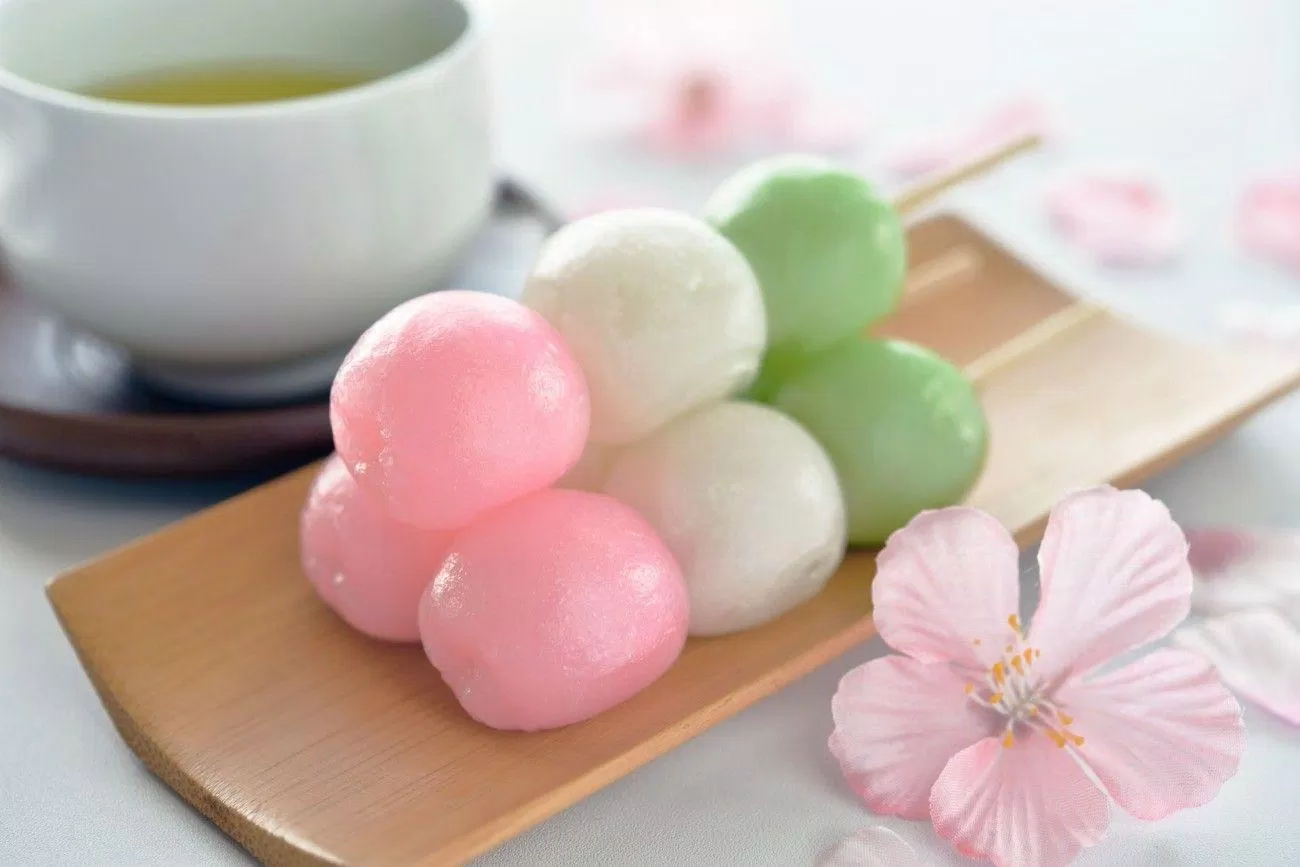 Hạn chế ăn đồ ngọt là một trong những cách phổ biến mà phụ nữ Nhật áp dụng để giữ dáng thanh mảnh. (Ảnh: Internet) Hạn chế ăn đồ ngọt là một trong những cách phổ biến mà phụ nữ Nhật áp dụng để giữ dáng thanh mảnh. (Ảnh: Internet)