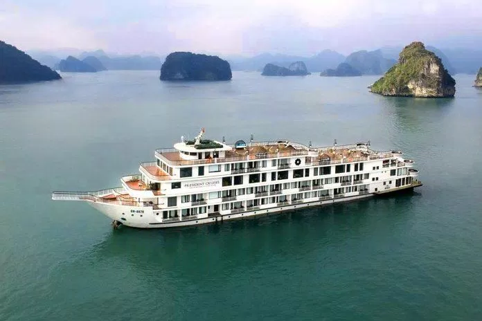 Ăn tại nhà hàng Michelin giữa vịnh Hạ Long, thiên đường là đây chứ đâu (Ảnh: Internet) Ăn tại nhà hàng Michelin giữa vịnh Hạ Long, thiên đường là đây chứ đâu (Ảnh: Internet)