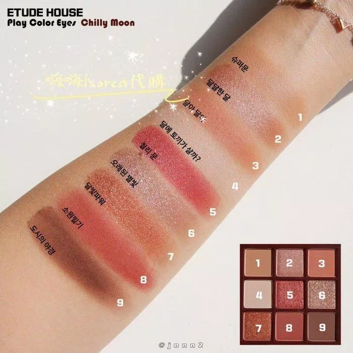 Swatch trên tay các màu bảng phấn mắt Etude House Play Color Eyes - Màu Chilly Moon. (nguồn: internet) Swatch trên tay các màu bảng phấn mắt Etude House Play Color Eyes - Màu Chilly Moon. (nguồn: internet)