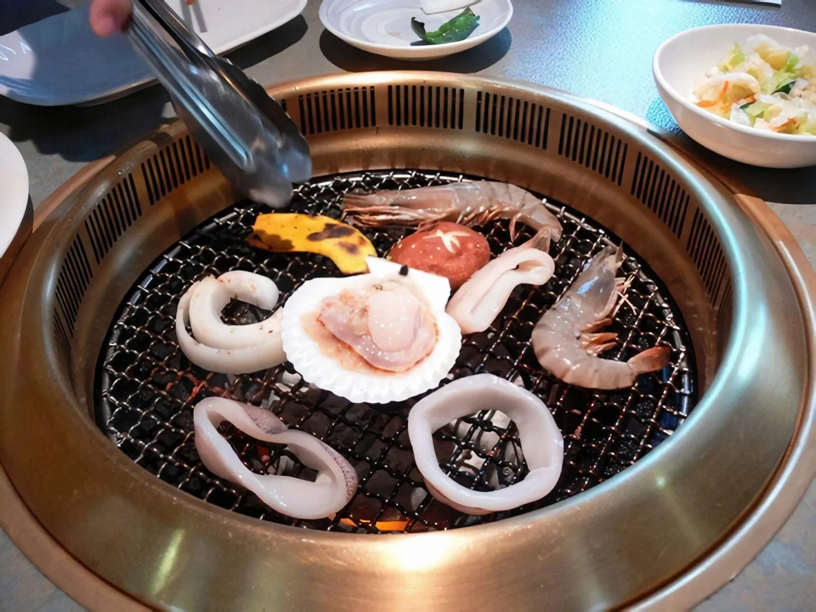 Phụ nữ Nhật khi nấu nướng luôn giữ cho thức ăn nhẹ nhàng, ít dầu mỡ và gia vị nhất có thể. (Ảnh: Internet) Phụ nữ Nhật khi nấu nướng luôn giữ cho thức ăn nhẹ nhàng, ít dầu mỡ và gia vị nhất có thể. (Ảnh: Internet)