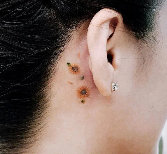 Hình xăm nhỏ đáng yêu sau vành tai chỉ mình ta biết. (Ảnh: Nguyễn Thị Hải Hà) Hình xăm nhỏ đáng yêu sau vành tai chỉ mình ta biết. (Ảnh: Nguyễn Thị Hải Hà)