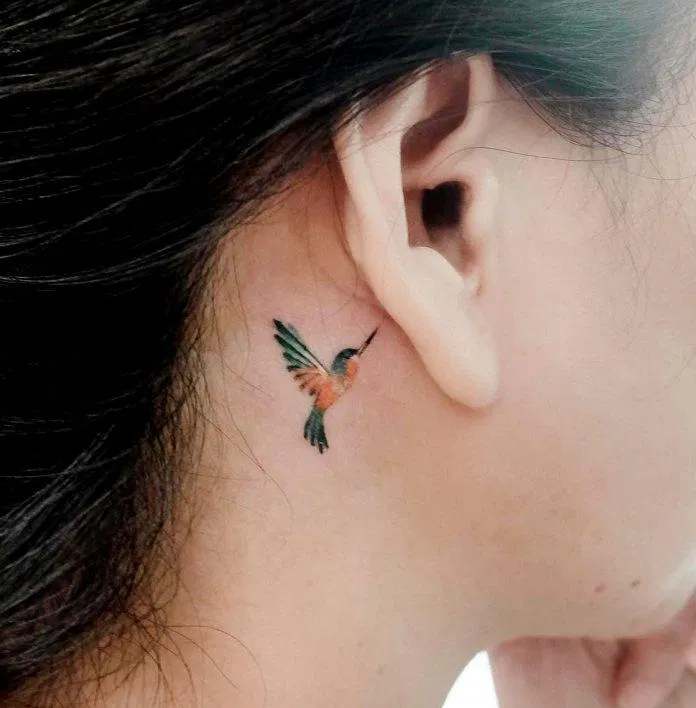 Hình xăm nhỏ đáng yêu sau vành tai chỉ mình ta biết. (Ảnh: Nguyễn Thị Hải Hà) Hình xăm nhỏ đáng yêu sau vành tai chỉ mình ta biết. (Ảnh: Nguyễn Thị Hải Hà)