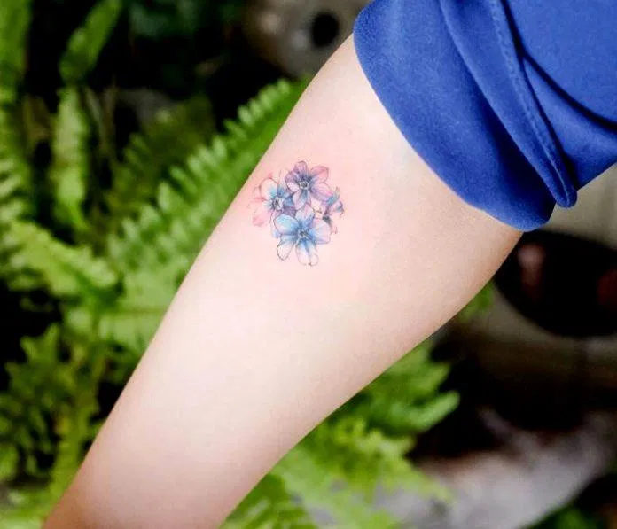 Hình xăm đẹp chủ đề hoa. (Ảnh: Nguyễn Thị Hải Hà) Hình xăm đẹp chủ đề hoa. (Ảnh: Nguyễn Thị Hải Hà)