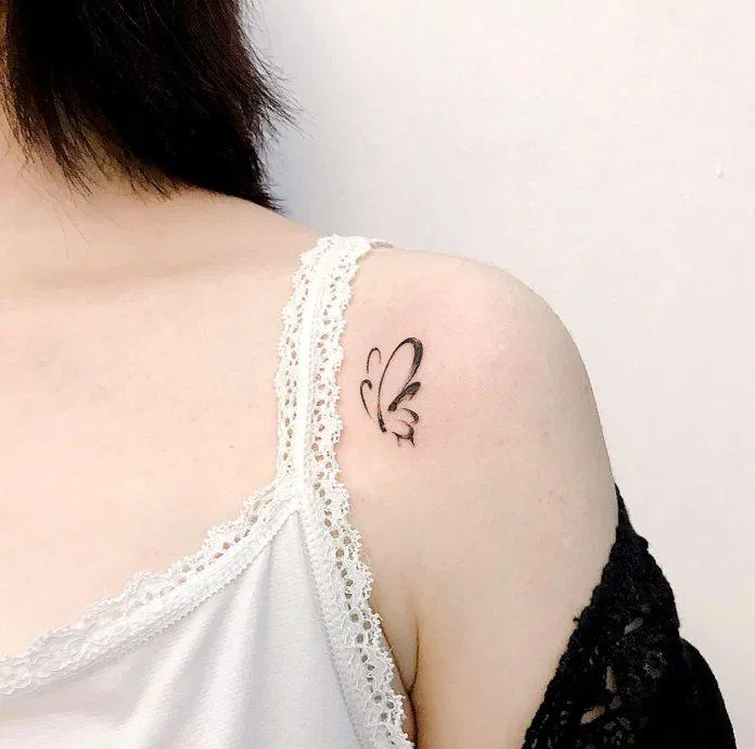 Hình xăm đẹp lãng mạn trên vai. (Ảnh: Nguyễn Thị Hải Hà) Hình xăm đẹp lãng mạn trên vai. (Ảnh: Nguyễn Thị Hải Hà)
