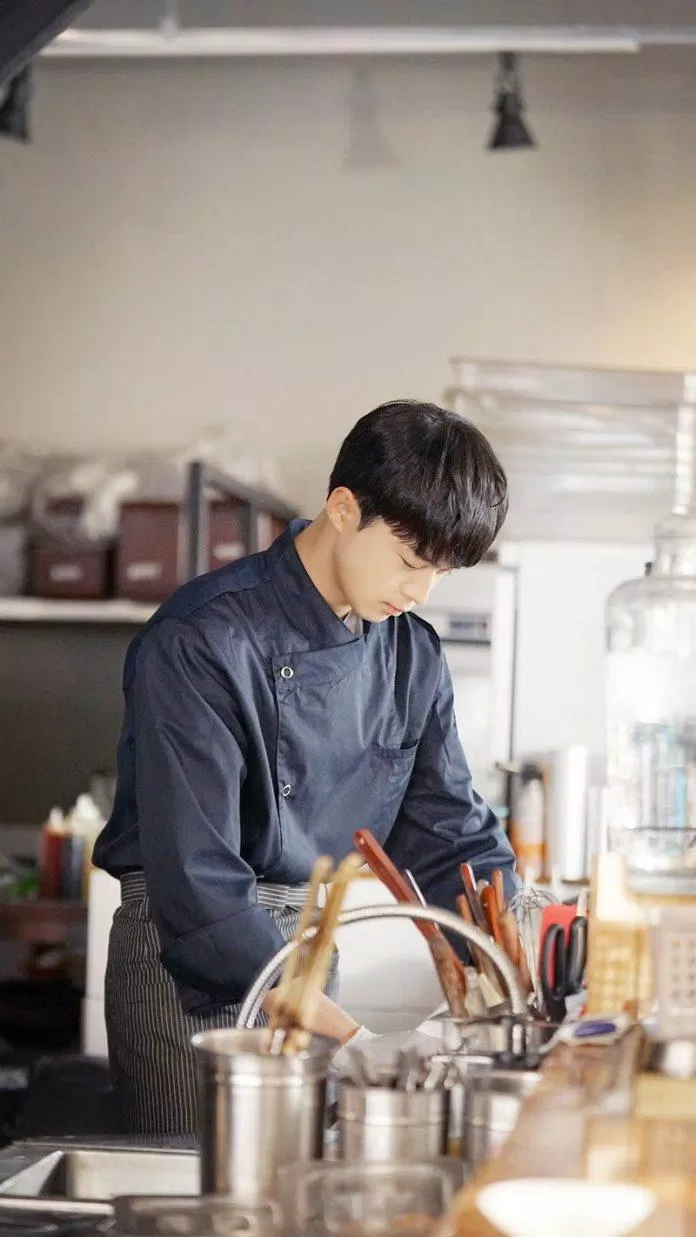 Kim Kang Min vào vai một đầu bếp có cuộc sống bình dị (Ảnh: Internet).