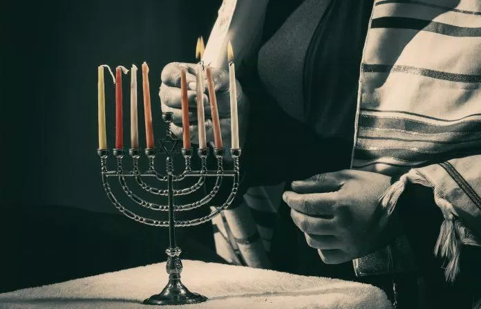 Người Do Thái kỷ niệm ngày lễ Hanukkah theo cách của Hilmel. (Ảnh: Internet)