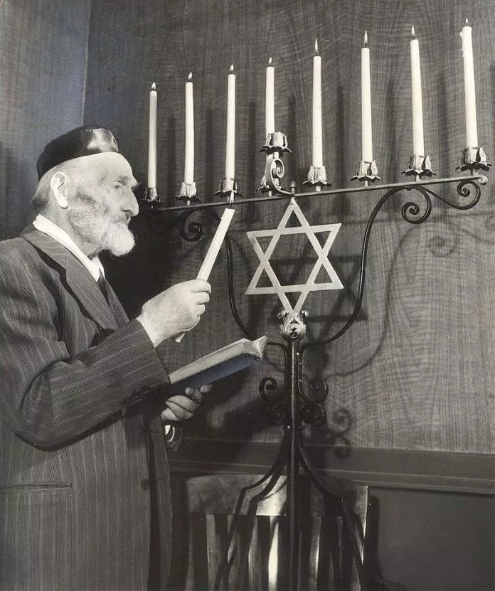 Và từ đó "phép màu Hanukkah" tiếp tục được lưu truyền và kỷ niệm qua nhiều thế kỷ. (Ảnh: Internet)