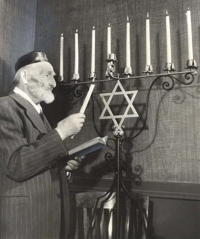 Và từ đó "phép màu Hanukkah" tiếp tục được lưu truyền và kỷ niệm qua nhiều thế kỷ. (Ảnh: Internet)