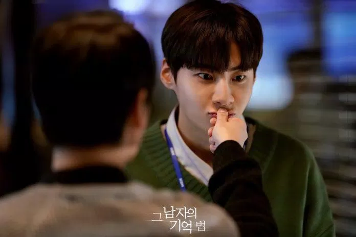 Lee Jin Hyuk trong "Find Me In Your Memory" (ảnh: Internet).
