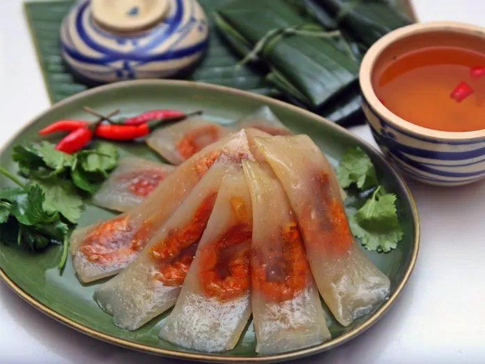Bánh bột lọc hấp dẫn với nhân tôm nguyên con