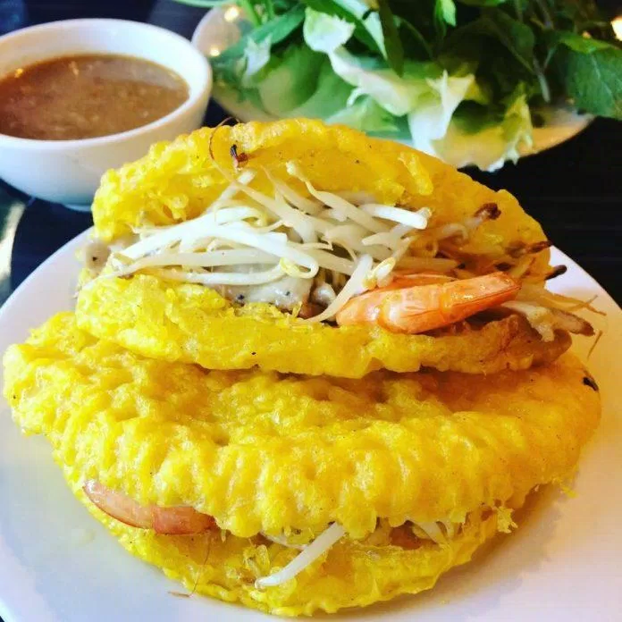 Bánh khoái là món ăn yêu thích ở Huế. (Ảnh: Internet)