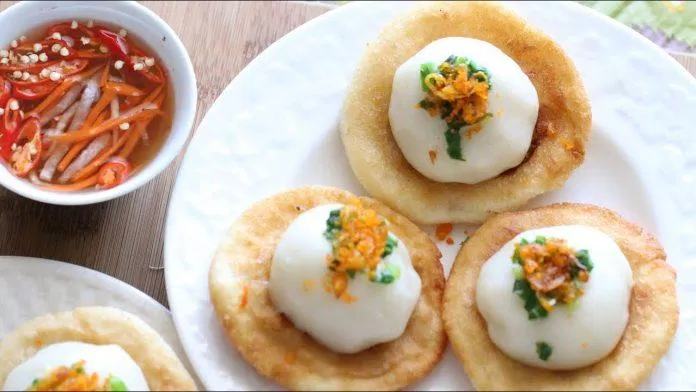 Bánh ram ít với 2 phần riêng biệt vừa dai vừa giòn ngon miệng