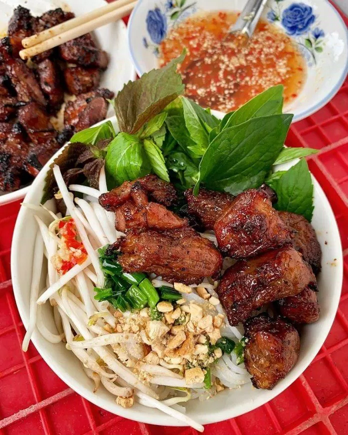 Bún thịt nướng Huế có hương vị rất riêng, đậm chất người cố đô
