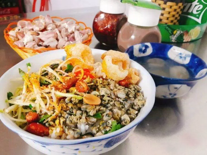 Tô cơm hến thơm ngon chỉ có ở Huế