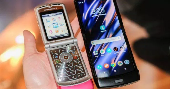 Motorola RAZR vẫn giữ thiết kế nằm ngang của những chiếc điện thoại cũ.  (Nguồn ảnh: Internet)