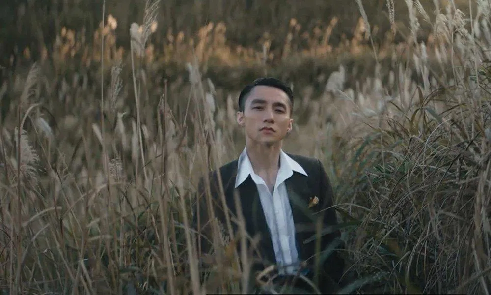 Cánh đồng cỏ lau siêu đẹp trong MV. (Nguồn ảnh: Internet)