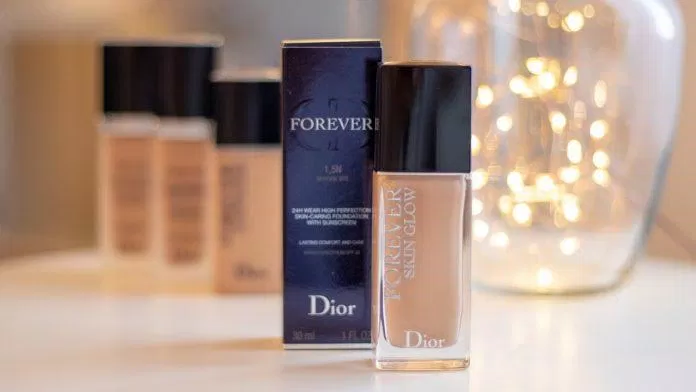 Dior Forever Skin Glow là một trong những sản phẩm kem nền được phái đẹp tin yêu nhất (Nguồn: Internet).