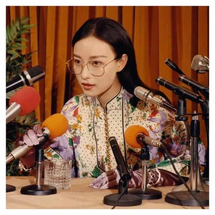 Nghê Ni với BST Eyewear FW18 trong Eyewear campaign 2018 (Nguồn: Internet)