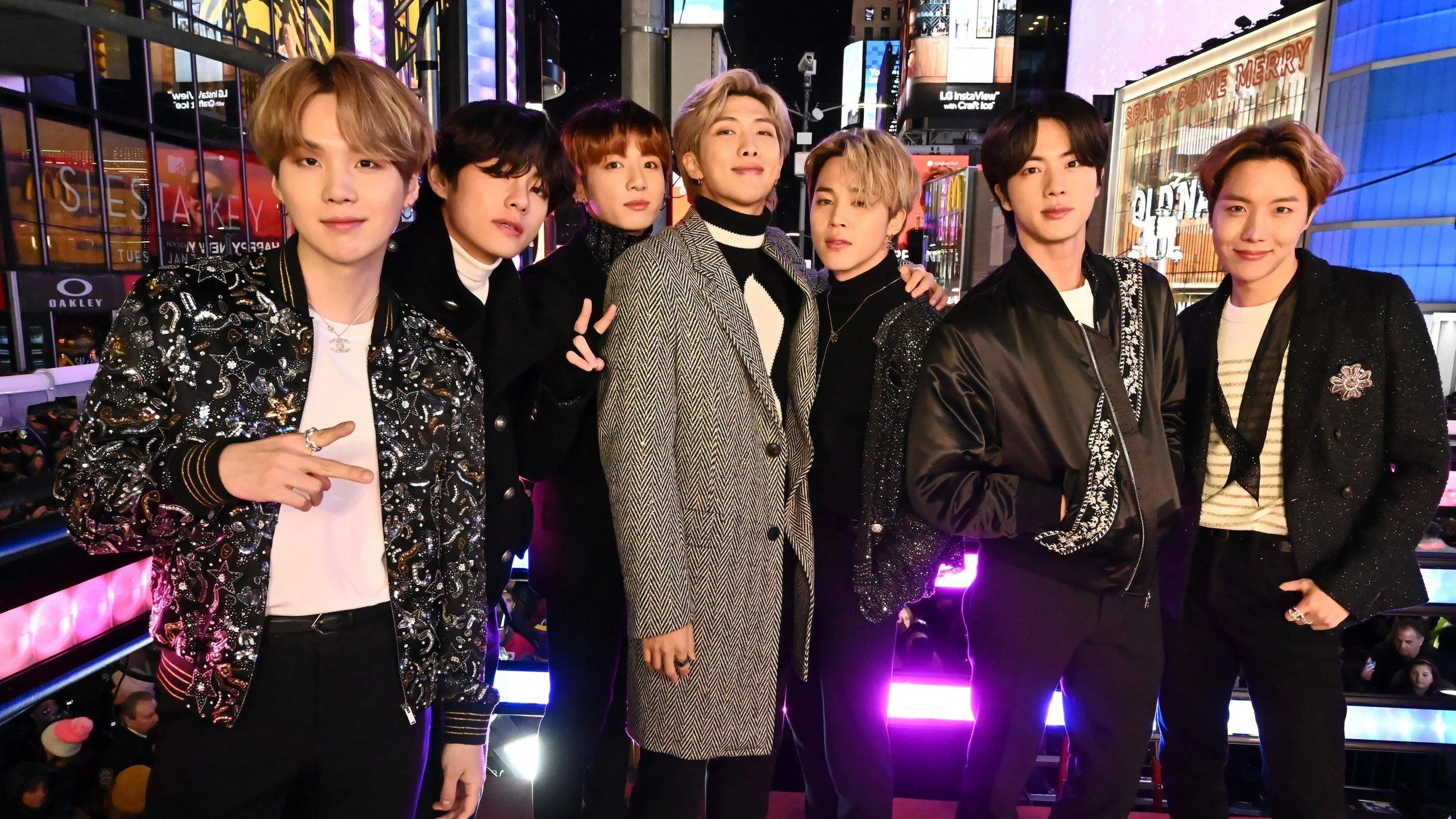 BTS đã có một năm cháy hết mình và gặt hái được kết quả xứng đáng (Ảnh: Teenvogue)