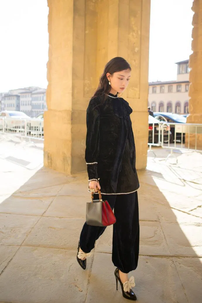 Muốn biết thế nào là phong cách của Gucci, hãy nhìn vào Nghê Ni (Nguồn: Internet)