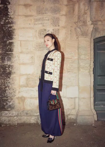 Cô nàng đủ sức "cân" hết mọi kiểu trang phục của Gucci (Nguồn: Internet)