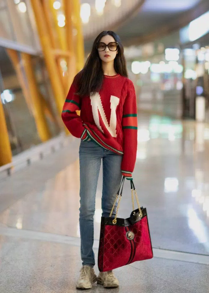 Thời trang sân bảy thoải mái, trẻ trung của Nghê Ni (Nguồn: Internet) Thời trang sân bảy thoải mái, trẻ trung của Nghê Ni (Nguồn: Internet)
