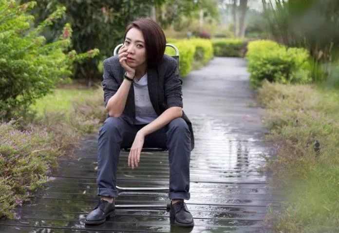 Cây muốn lặng mà gió không ngừng (Nguồn: Internet)