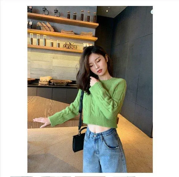 Len xanh croptop cá tính với quần jean năng động (Nguồn: Internet) Len xanh croptop cá tính với quần jean năng động (Nguồn: Internet)