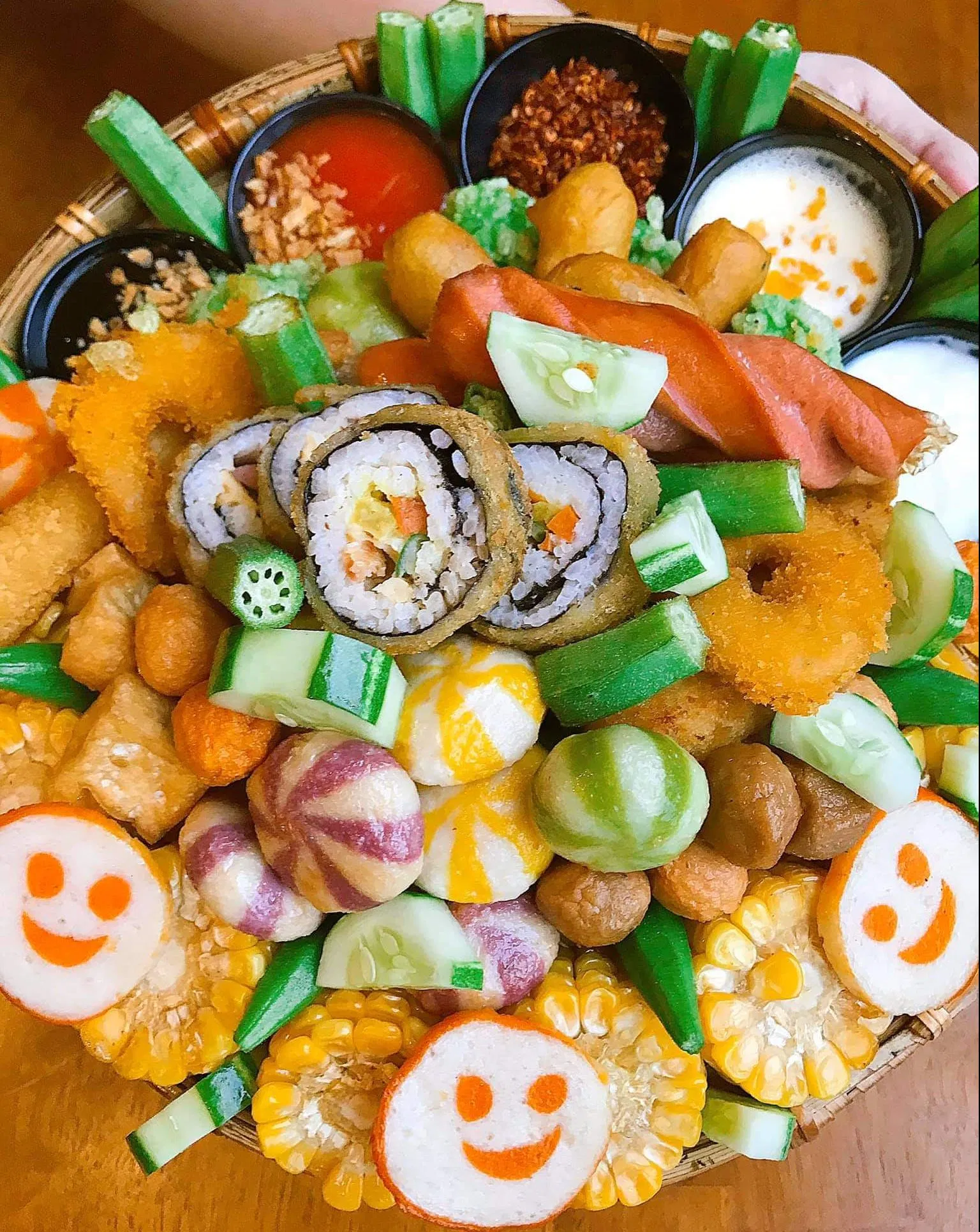 Đồ ăn ở POSSO Cafe & Ăn Vặt cũng đa dạng không kém các loại nước uống (Ảnh: Internet).