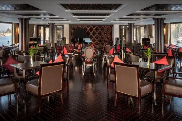 Không gian nhà hàng của President Cruise được thiết kế đơn giản nhưng rất bắt mắt (Ảnh: Internet). Không gian nhà hàng của President Cruise được thiết kế đơn giản nhưng rất bắt mắt (Ảnh: Internet).