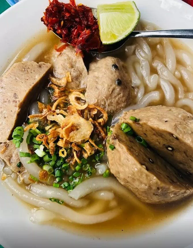 Tô bánh canh bò viên thơm ngon, viên nào viên nấy đều to tròn (nguồn: Internet)