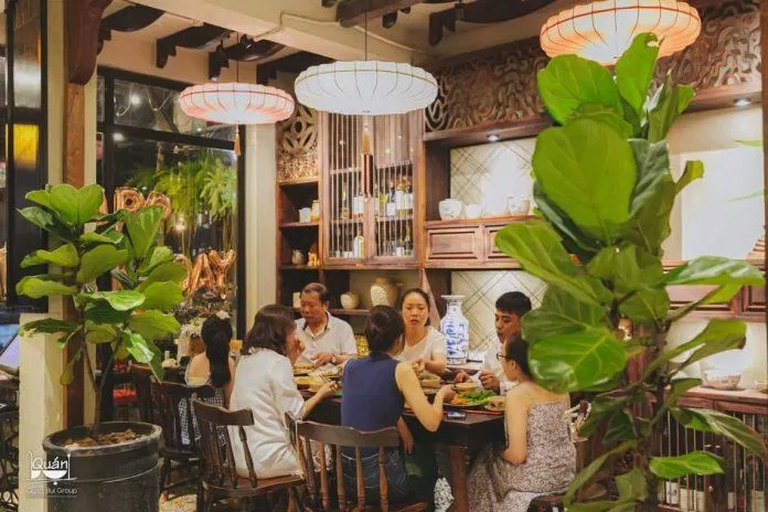 Không gian quán mang hơi hướng cổ điển xen lẫn hiện đại (nguồn: Fanpage Quán Bụi Group)