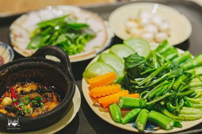 Các món rau, củ luộc giản dị, dân dã (nguồn: Fanpage Quán Bụi Group)