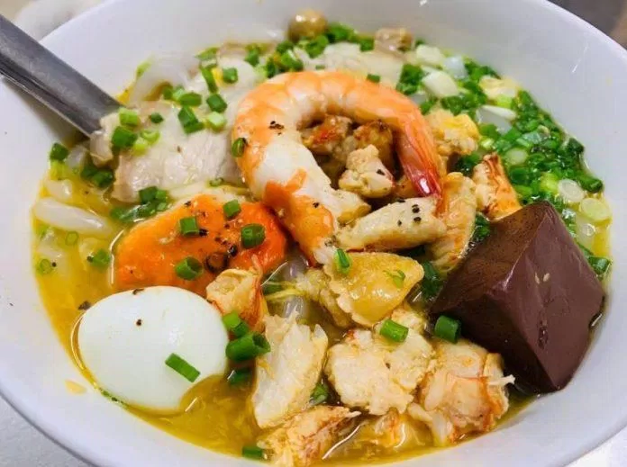 Tô bánh canh cua chất lượng, đầy đủ topping (nguồn: Internet)