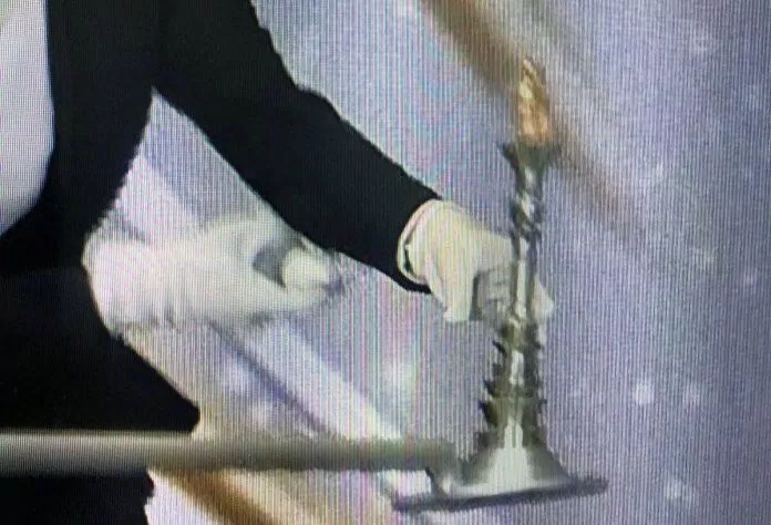 Cận cảnh chiếc gậy "gắp cúp" tại SBS Entertainment 2020 (Nguồn: Internet)
