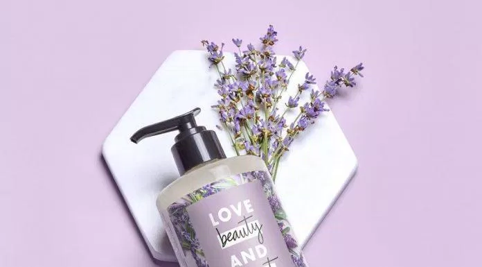 Thành phần chính của Sữa dưỡng thể Love Beauty and Planet Soothe and Serene là tinh dầu Argan và tinh dầu Lavender (Nguồn: Internet).