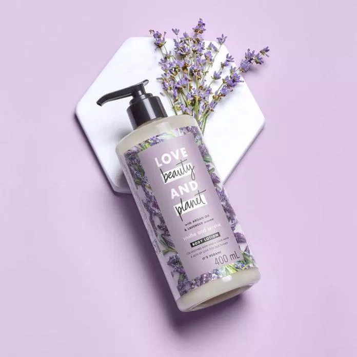 Thành phần chính của Sữa dưỡng thể Love Beauty and Planet Soothe and Serene là tinh dầu Argan và tinh dầu Lavender (Nguồn: Internet).