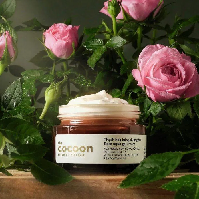 Top 5 sản phẩm tốt nhất của Cocoon – Bước ngoặt của mỹ phẩm Việt Nam Bí đao bơ ca cao cà phê Dak Lak chăm sóc body chăm sóc da chăm sóc tóc chiết xuất hoa hồng chiết xuất lô hội Cocoon Cocos Nucifera Oil Dầu dừa da nhạy cảm da thường dưỡng ẩm dưỡng tóc tinh dầu bưởi Cocoon Pomelo Hair Tonic HA mỹ phẩm có nguồn gốc từ thực vật mỹ phẩm thuần chay nước bí đao cân bằng da Nước cất hoa hồng hữu cơ nước dưỡng tóc tinh dầu bưởi Cocoon Pomelo Hair Tonic nước tẩy trang hoa hồng Cocoon rau má sản phẩm tốt nhất của Cocoon tẩy da chết cà phê cocoon tẩy trang tinh dầu tràm trà tinh dầu vỏ bưởi Vitamin B5 D panthenol Vitamin B5 D panthenol