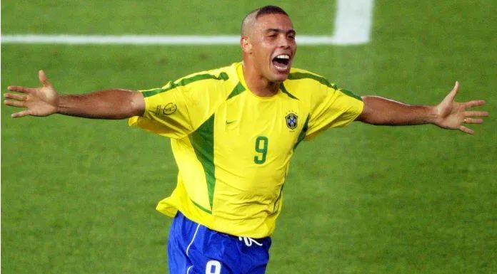 Ronaldo "béo" thời đỉnh cao không có hậu vệ nào có thể kèm được