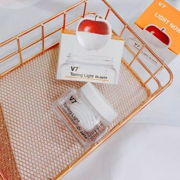 Kem V7 Toning Light Dr.Jart+ có bảng thành phần lành tính, an toàn cho da (Nguồn: Internet).