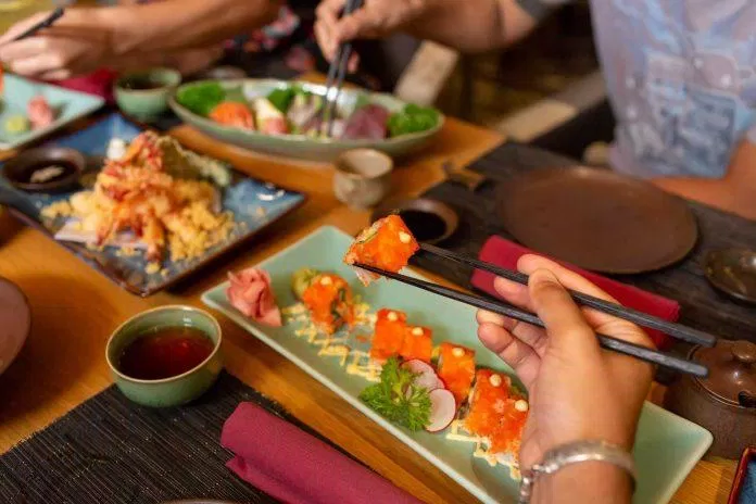 Trên mỗi đĩa đồ ăn của người Nhật, lượng thức ăn thường rất ít nên bạn sẽ không thể ăn quá nhiều. (Ảnh: Internet) Trên mỗi đĩa đồ ăn của người Nhật, lượng thức ăn thường rất ít nên bạn sẽ không thể ăn quá nhiều. (Ảnh: Internet)