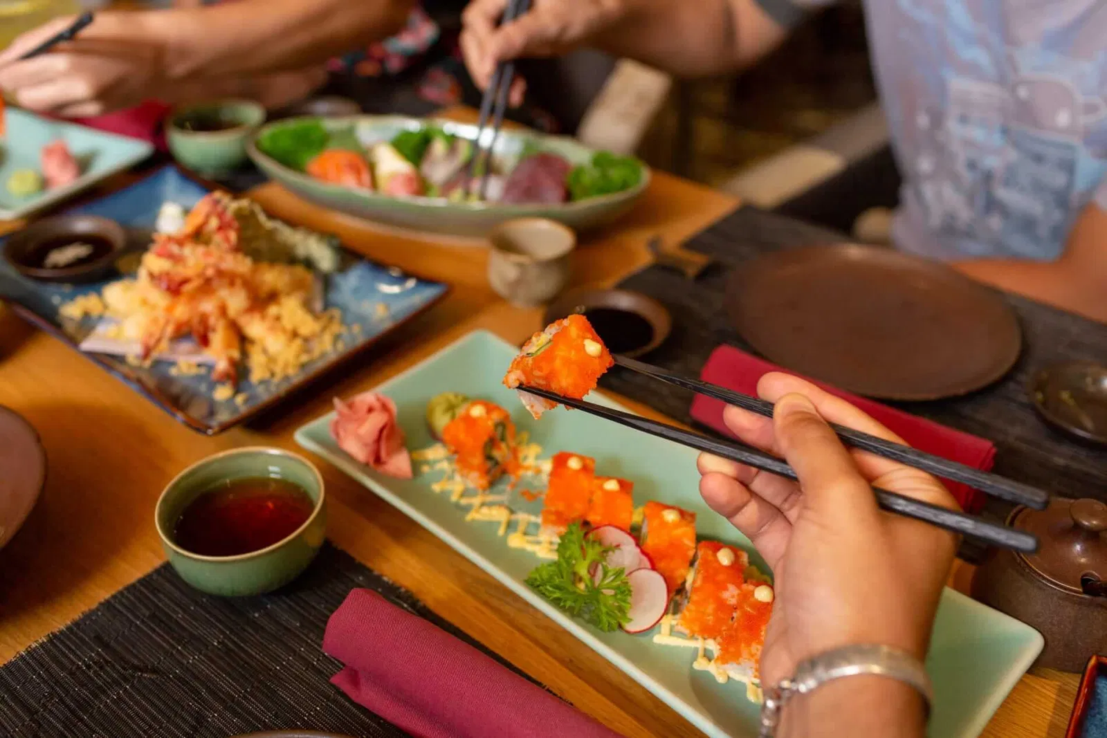 Trên mỗi đĩa đồ ăn của người Nhật, lượng thức ăn thường rất ít nên bạn sẽ không thể ăn quá nhiều. (Ảnh: Internet) Trên mỗi đĩa đồ ăn của người Nhật, lượng thức ăn thường rất ít nên bạn sẽ không thể ăn quá nhiều. (Ảnh: Internet)