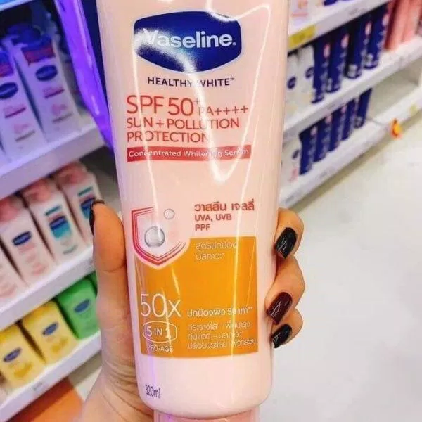 Có thể mua các sản phẩm của Vaseline dễ dàng trong các siêu thị, của hàng mỹ phẩm (ảnh: internet)