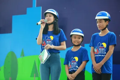 Ca sĩ Đông Nhi trong trang phục của Công Ty May Mặc Đồng Phục Viet Style (Ảnh Viet Style) Ca sĩ Đông Nhi trong trang phục của Công Ty May Mặc Đồng Phục Viet Style (Ảnh Viet Style)