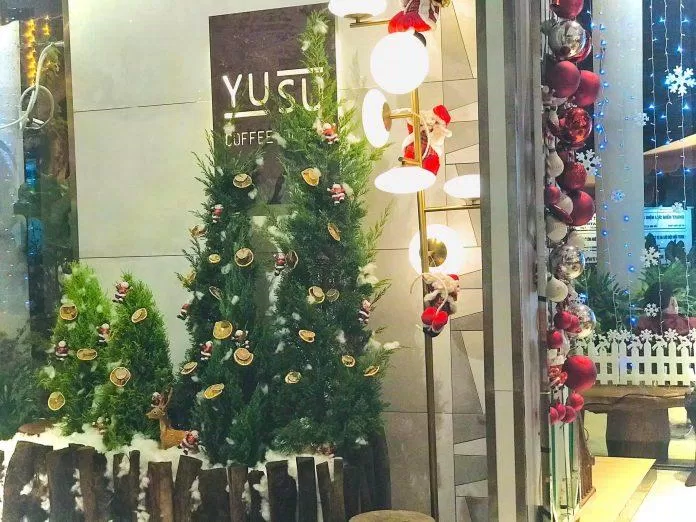 Yusu Coffee & Juice đã sẵn sàng đón Noel. (Ảnh: Fanpage Facebook Yusu Coffee & Juice )